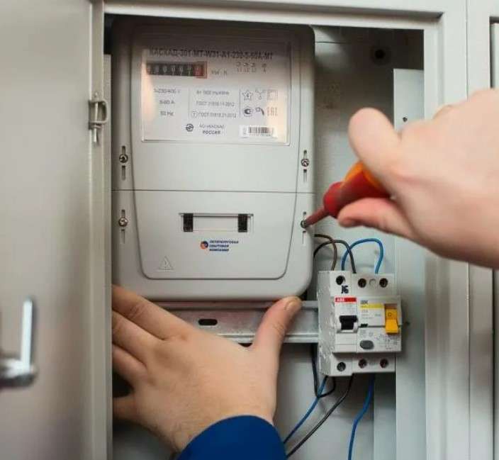 Эффективность и безопасность: Почему важно доверить установку и замену счетчика электроэнергии профессионалам